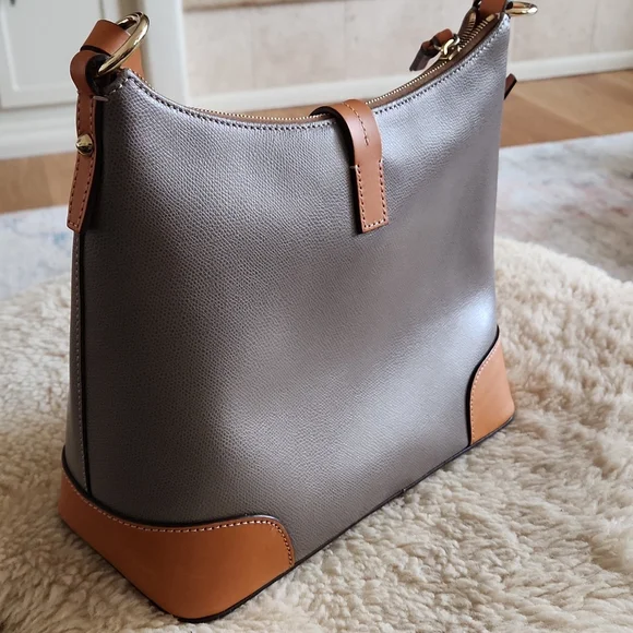 NWOT Dooney & BourkeEssex Carrier Saddle Tan and Coffee Hobo 🤎🐎